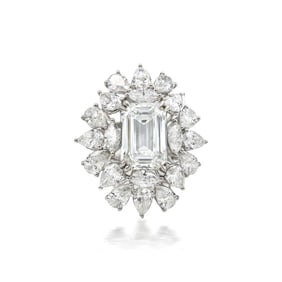 18kt White Gold 12.47ct. Assorted cut Diamond Ring