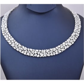 18kt White Gold 30.79ct. Assorted cut Diamond Necklace