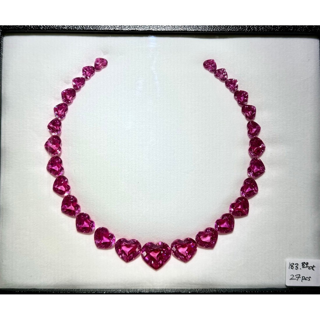 Set of 27 Lab Grown Pink Sapphire Layout: Gemstone Type: Pink Sapphire (Lab Grown) Cut Shape: Heart Measurement (Appro.): 9x7mm ~ 18x15mm Total no. of Lab Gemstones: 27 Total Carat Weight (Appro): 183.89 This labgrown gemstone set d