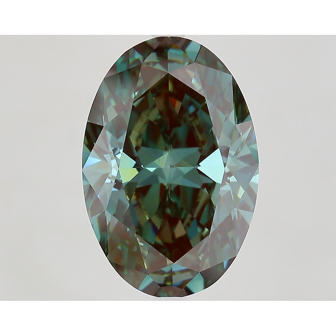 7.51 ct, Fancy Vivid Green/VS1, Oval cut IGI Graded Diamond (1 of 3)