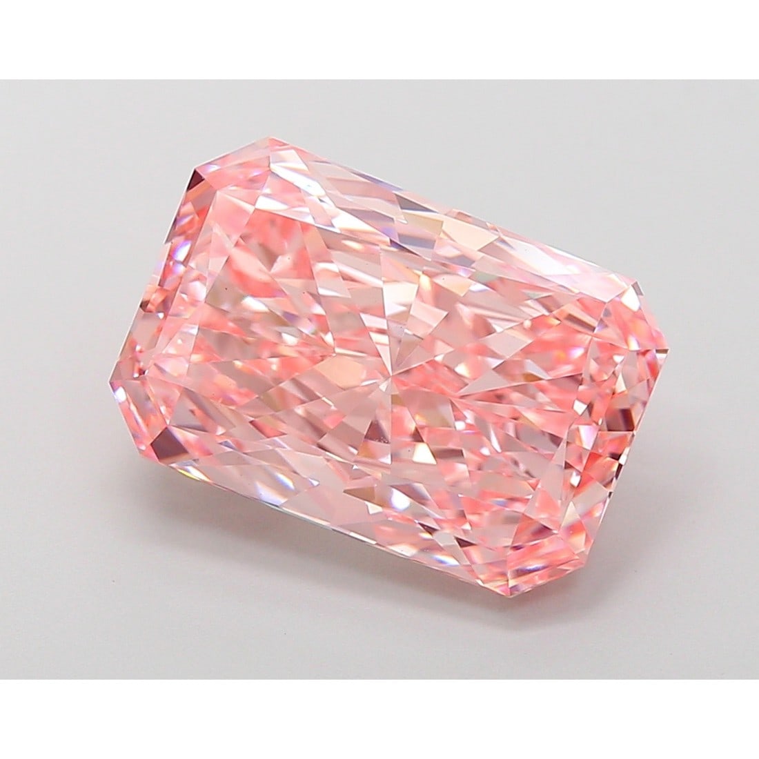 7.02 ct, Fancy Vivid Pink/VS1, Radiant cut IGI Graded Diamond (1 of 3)