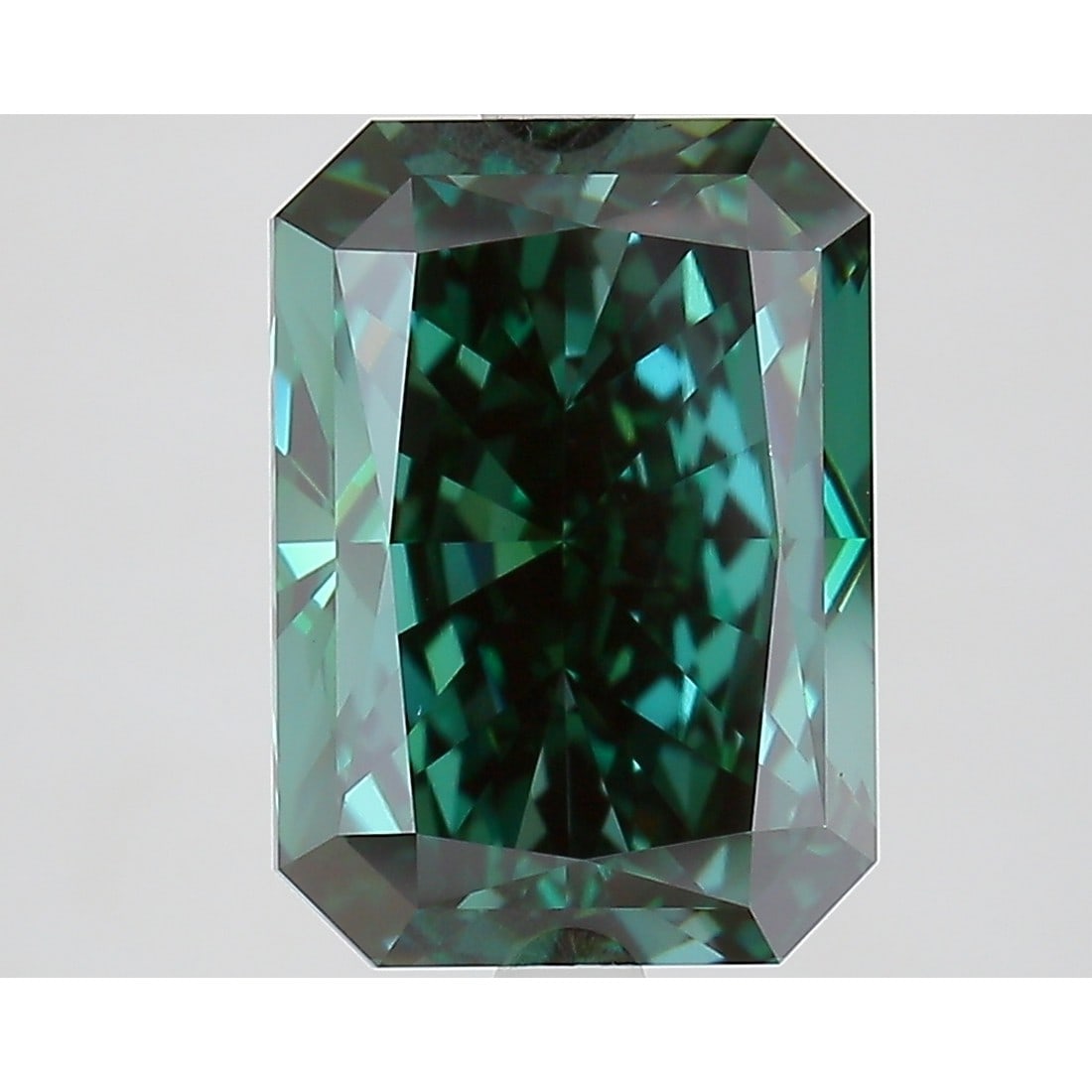 5.36 ct, Fancy Vivid Green/VVS2, Radiant cut IGI Graded Diamond (1 of 3)