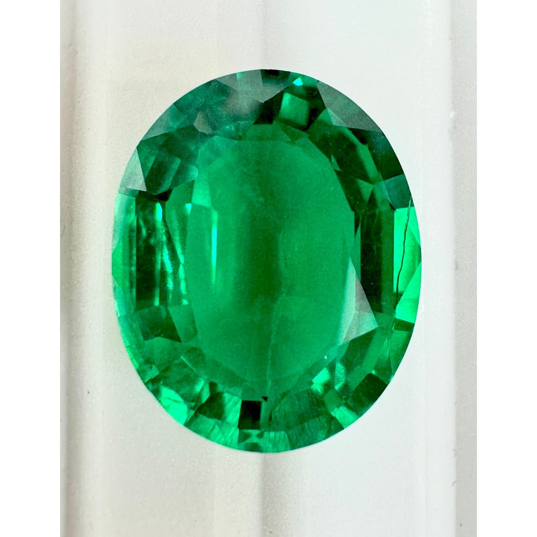 10.73 ct. (IGI) Oval Mixed Cut Lab Grown Columbian Emerald: Click here to view Certificate Report IGI Graded Gemstone Type: Columbian Emerald (Lab Grown) Cut Shape: Oval Mixed Measurement (App