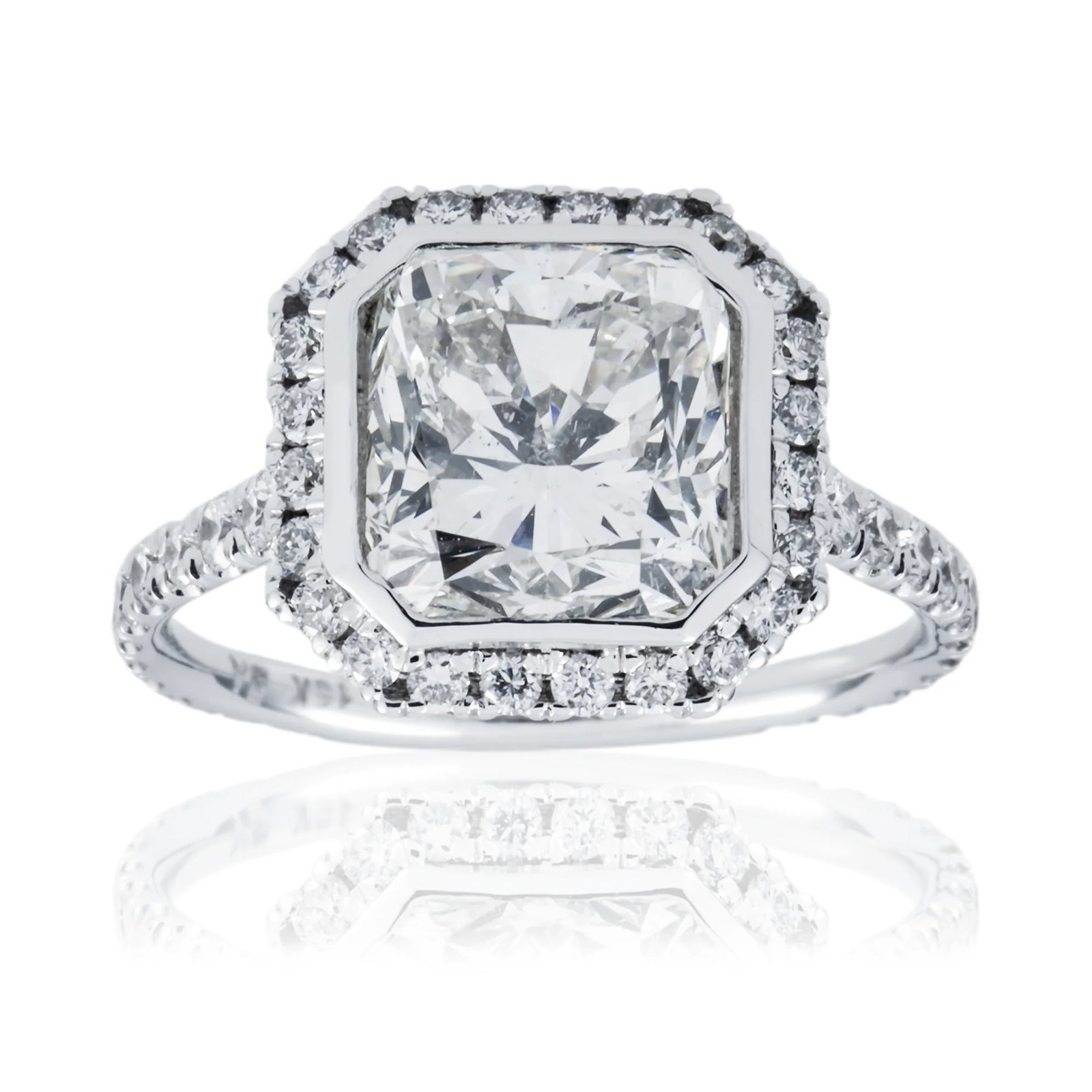 18 kt White Gold 5tcw Cushion Cut Diamond Pave Ring: Gold Type: 18 kt White Gold Gold weight (gram): 7 Total Carat Weight of Lab Grown Diamonds (Approximate): 5 Total # of Lab Grown Diamonds: 73 Shape of Lab Grown Diamonds: Cushion/ Round Lab