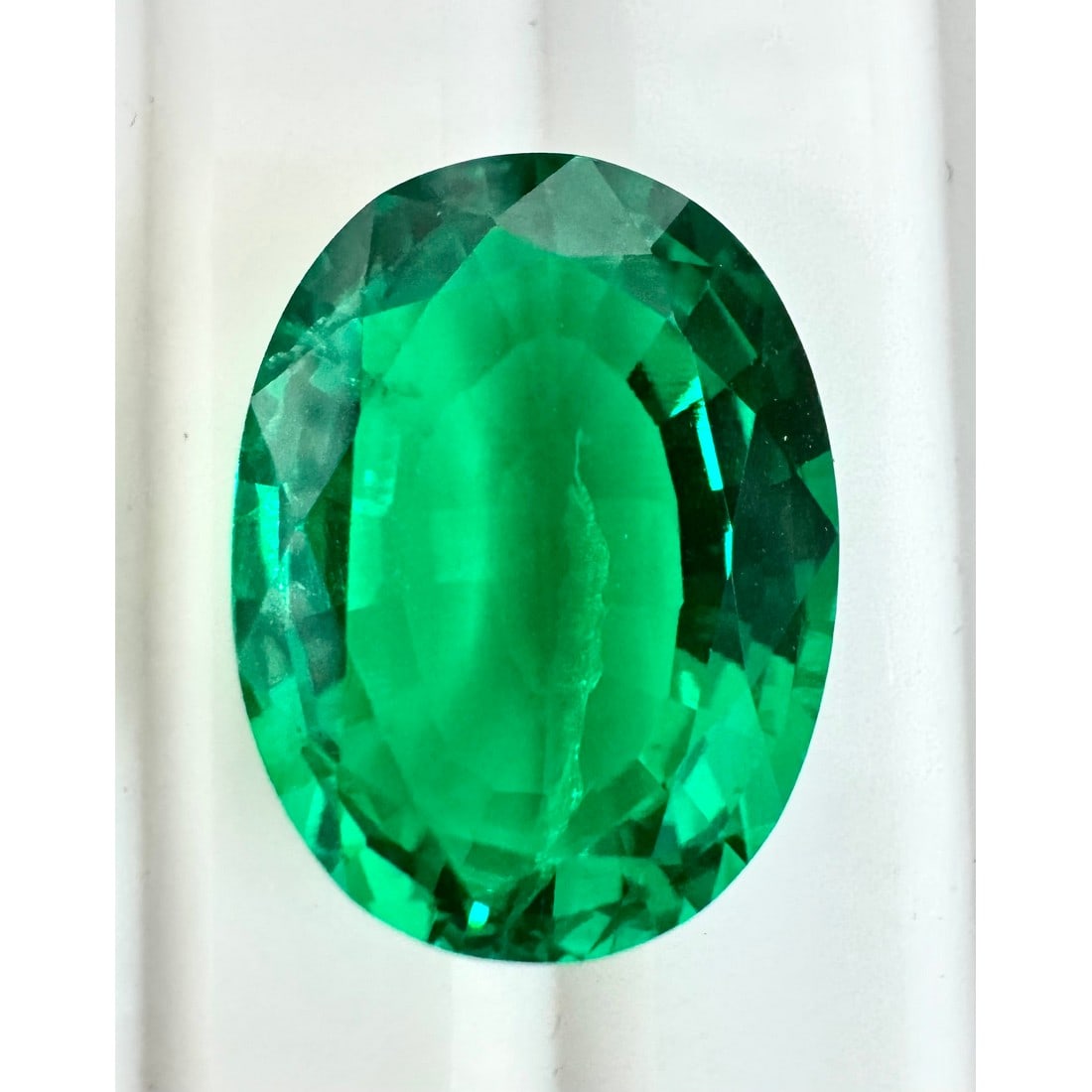 10.72 ct. (IGI) Oval Mixed Cut Lab Grown Columbian Emerald: Click here to view Certificate Report IGI Graded Gemstone Type: Columbian Emerald (Lab Grown) Cut Shape: Oval Mixed Measurement (App