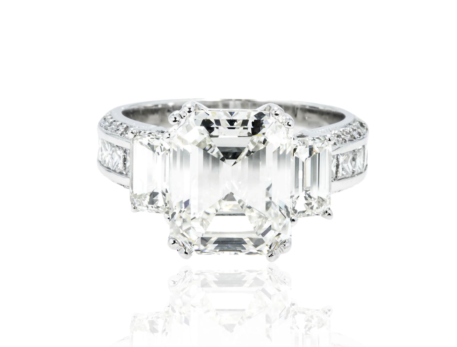 18 kt White Gold 7.18tcw Triple Emerald Front Accent Diamond Ring: Gold Type: 18 kt White Gold Gold weight (gram): 8.5 Total Carat Weight of Lab Grown Diamonds (Approximate): 7.18 Total # of Lab Grown Diamonds: 41 Shape of Lab Grown Diamonds: Princess/ Emeral