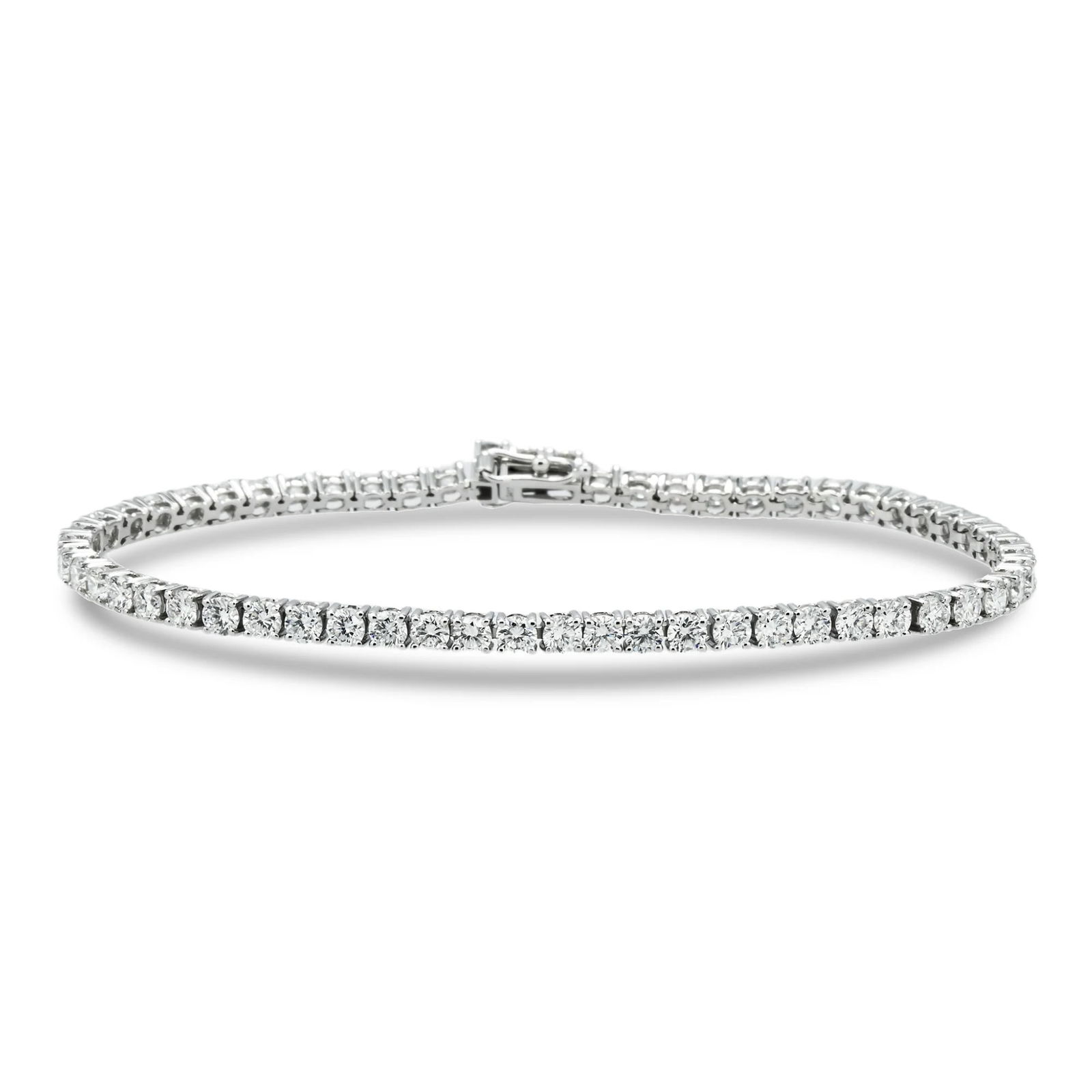14kt White Gold 5tcw Classic Tennis Bracelet: Gold Type: 14 kt White Gold Gold weight (gram): 10 Total Carat Weight of Lab Grown Diamonds (Approximate): 5 Total # of Lab Grown Diamonds: 50 Shape of Lab Grown Diamonds: Round Lab Grown Di