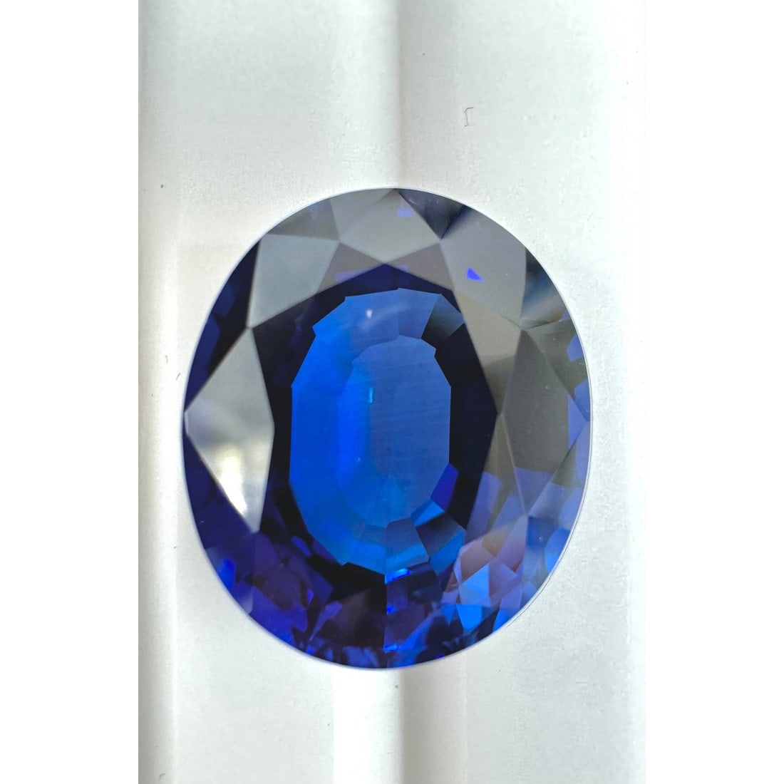 13.85 ct. (IGI) Oval Mixed Cut Lab Grown Blue Sapphire: Click here to view Certificate Report IGI Graded Gemstone Type: Blue Sapphire (Lab Grown) Cut Shape: Oval Mixed Measurement (Appro.)