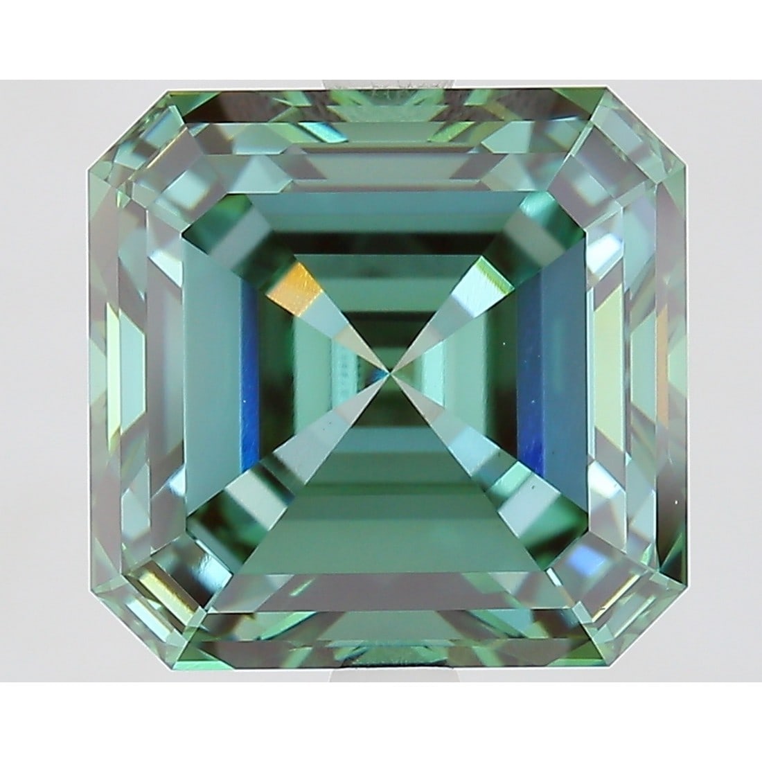 5.29 ct, Fancy Vivid Green/VS1, Square Emerald cut IGI Graded Diamond (1 of 4)