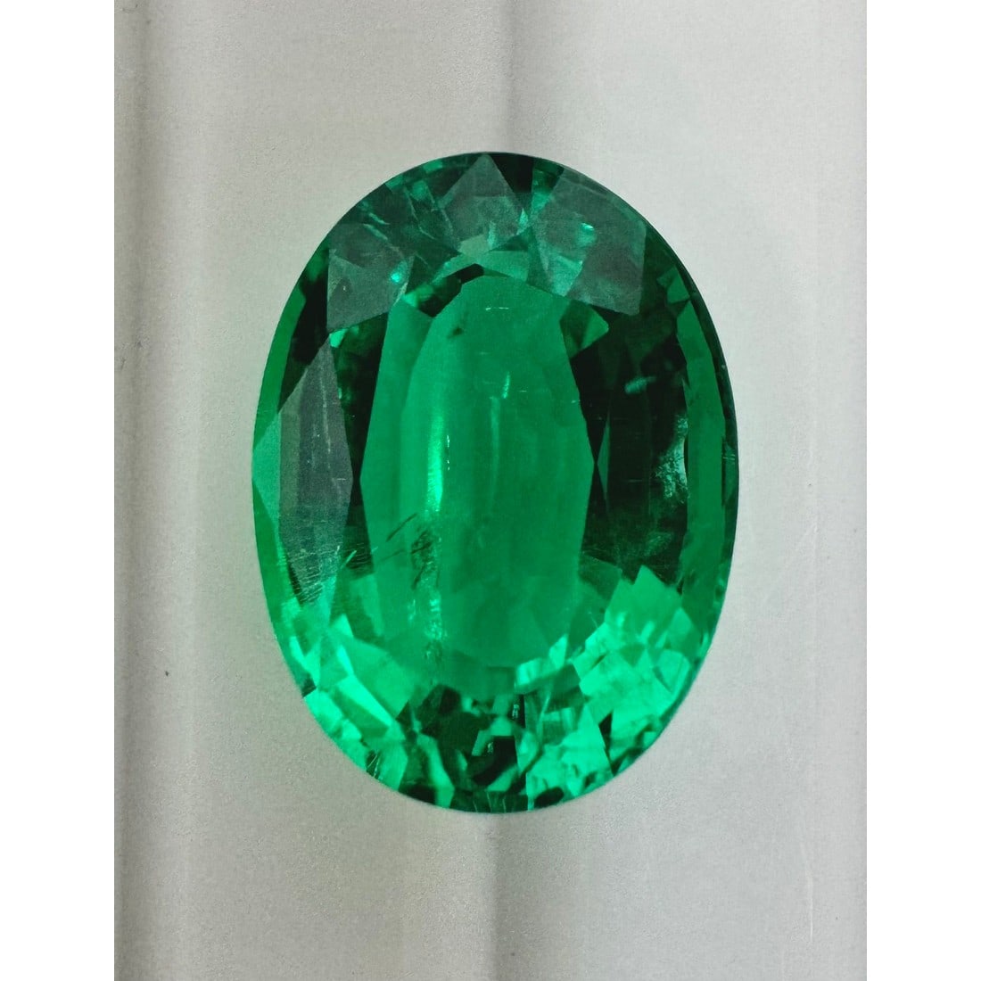 9.03 ct. (IGI) Oval Mixed Cut Lab Grown Columbian Emerald: Click here to view Certificate Report IGI Graded Gemstone Type: Columbian Emerald (Lab Grown) Cut Shape: Oval Mixed Measurement (App