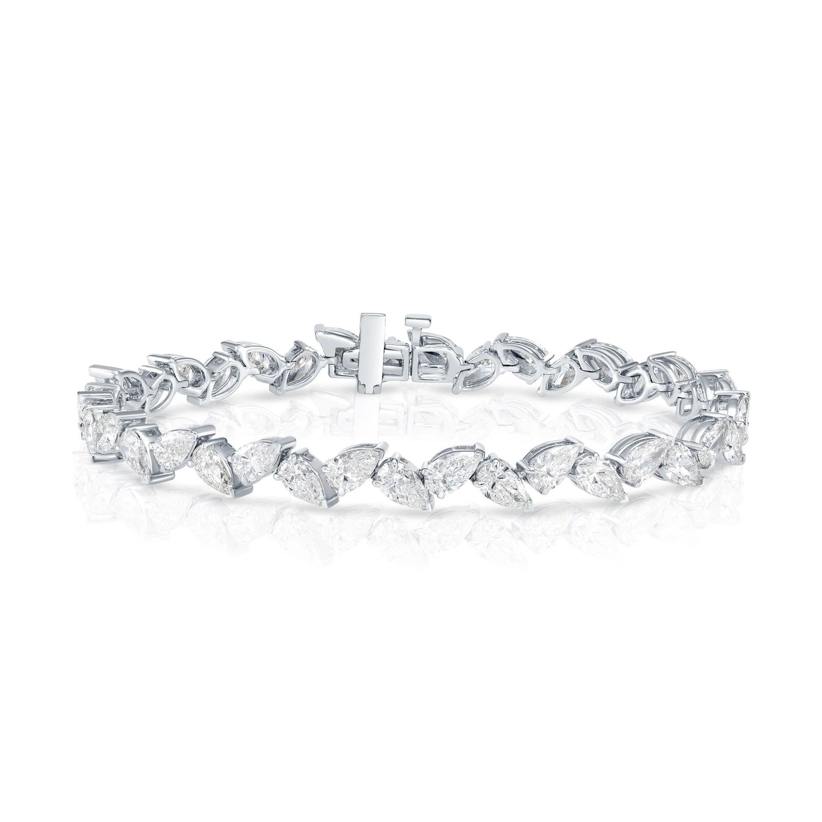14kt White Gold 10.49tcw Pear Diamond Tennis Bracelet: Gold Type: 14 kt White Gold Gold weight (gram): 14 Total Carat Weight of Lab Grown Diamonds (Approximate): 10.49 Total # of Lab Grown Diamonds: 38 Shape of Lab Grown Diamonds: Pear Lab Grown
