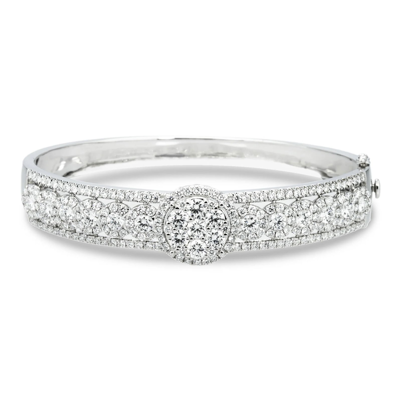 14kt White Gold 4.7tcw Full Diamond Bangle: Gold Type: 14 kt White Gold Gold weight (gram): 20 Total Carat Weight of Lab Grown Diamonds (Approximate): 4.7 Total # of Lab Grown Diamonds: 205 Shape of Lab Grown Diamonds: Round Lab Grown