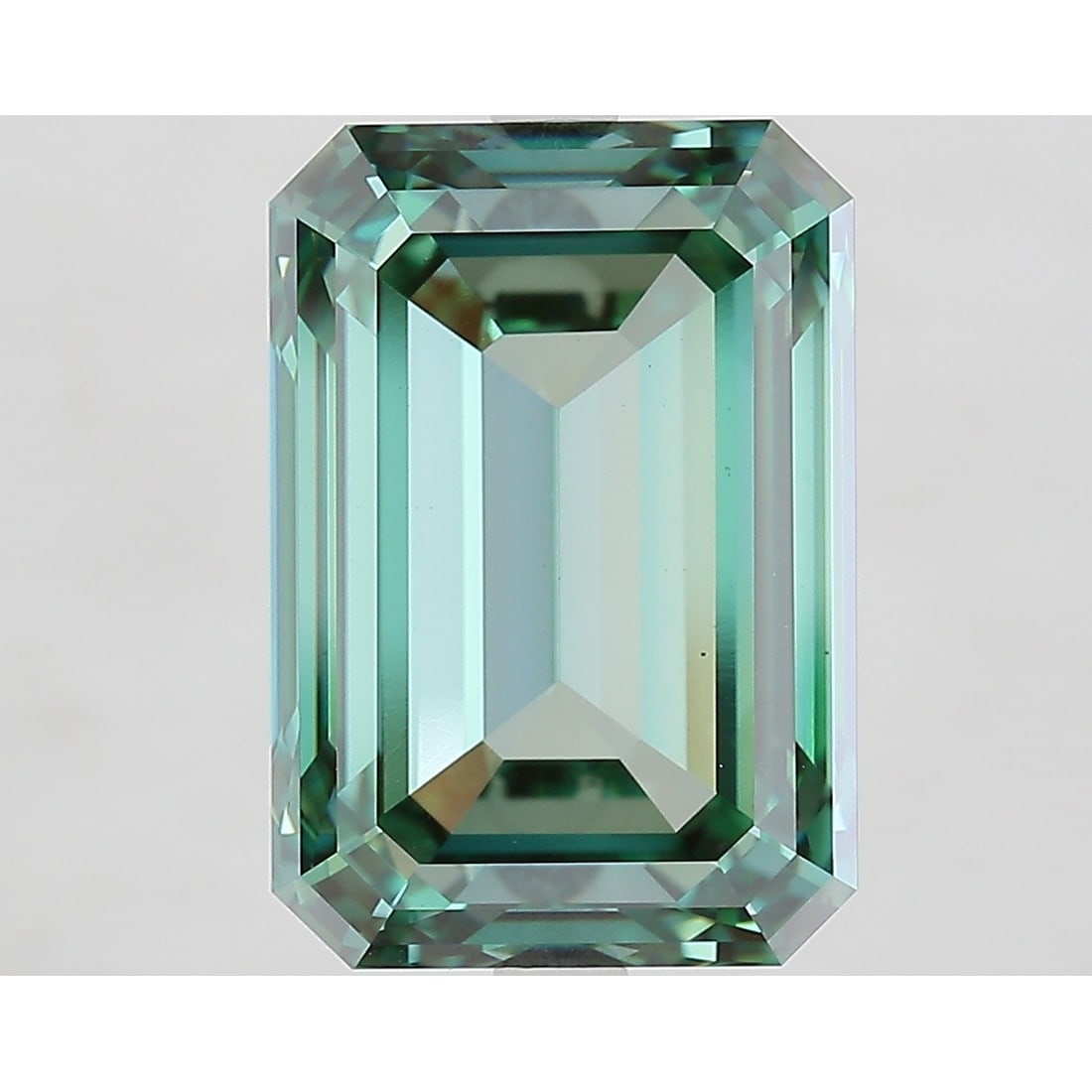 8.63 ct, Fancy Vivid Green/VS1, Emerald cut IGI Graded Diamond (1 of 4)