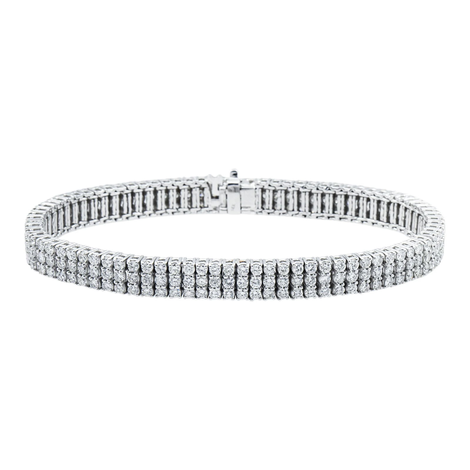 14kt White Gold 20.7tcw Triple Row Round Diamond Tennis Bracelet: Gold Type: 14 kt White Gold Gold weight (gram): 18 Total Carat Weight of Lab Grown Diamonds (Approximate): 20.7 Total # of Lab Grown Diamonds: 260 Shape of Lab Grown Diamonds: Round Lab Grow