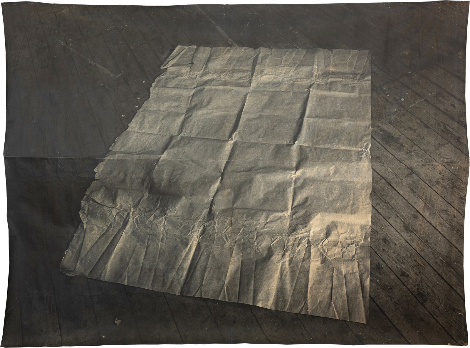 Markus Raetz und Balthasar Burkhard (1941 Bern 2020 und 1944 Bern 2010) Papier: Markus Raetz und Balthasar Burkhard (1941 Bern 2020 und 1944 Bern 2010) Papier 1970 Photo canvas 194x261 cm Provenance Galerie Toni Gerber, Bern, acquired there in 1972 by International collection Con