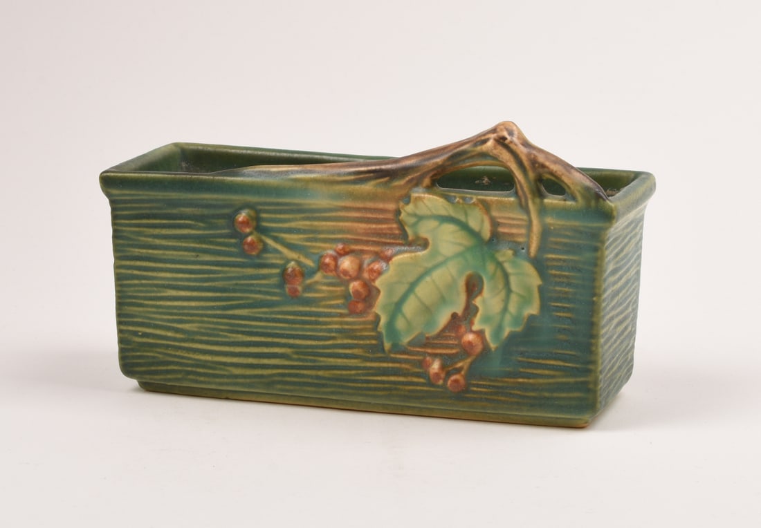 Roseville Pottery Green Bushberry Planter (1 of 5)