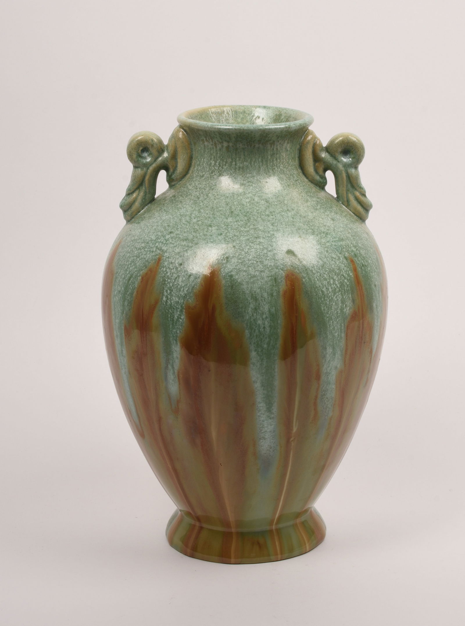 Royal Hickman Vase with two handles. (1 of 6)