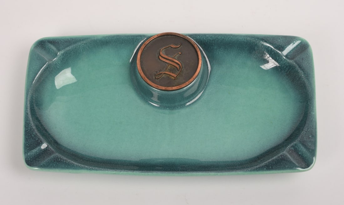 Roseville Pottery Hyde Park Ashtray (1 of 4)