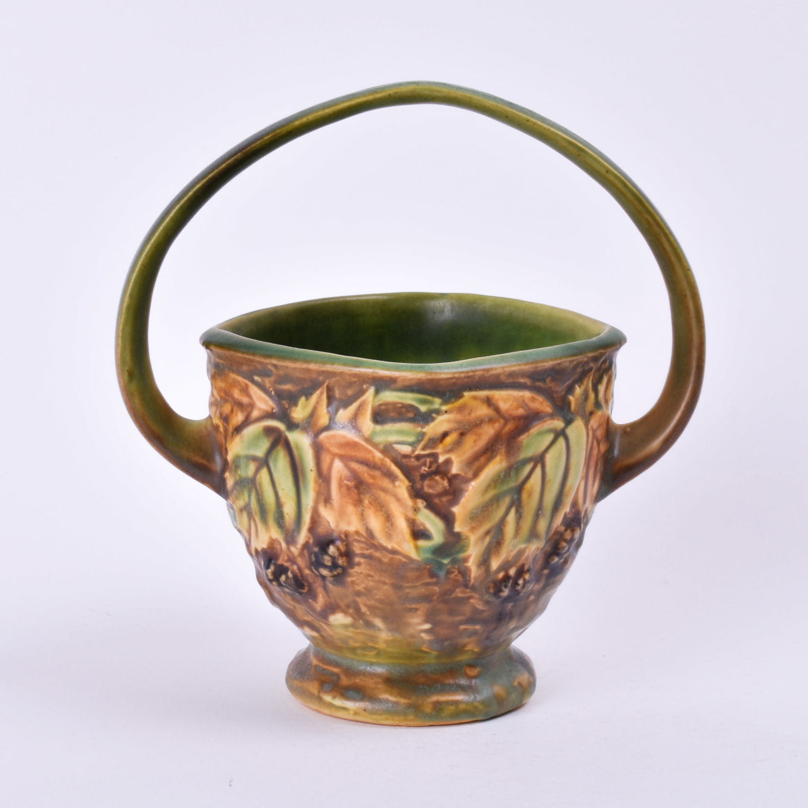 Roseville Pottery Blackberry Basket (1 of 7)