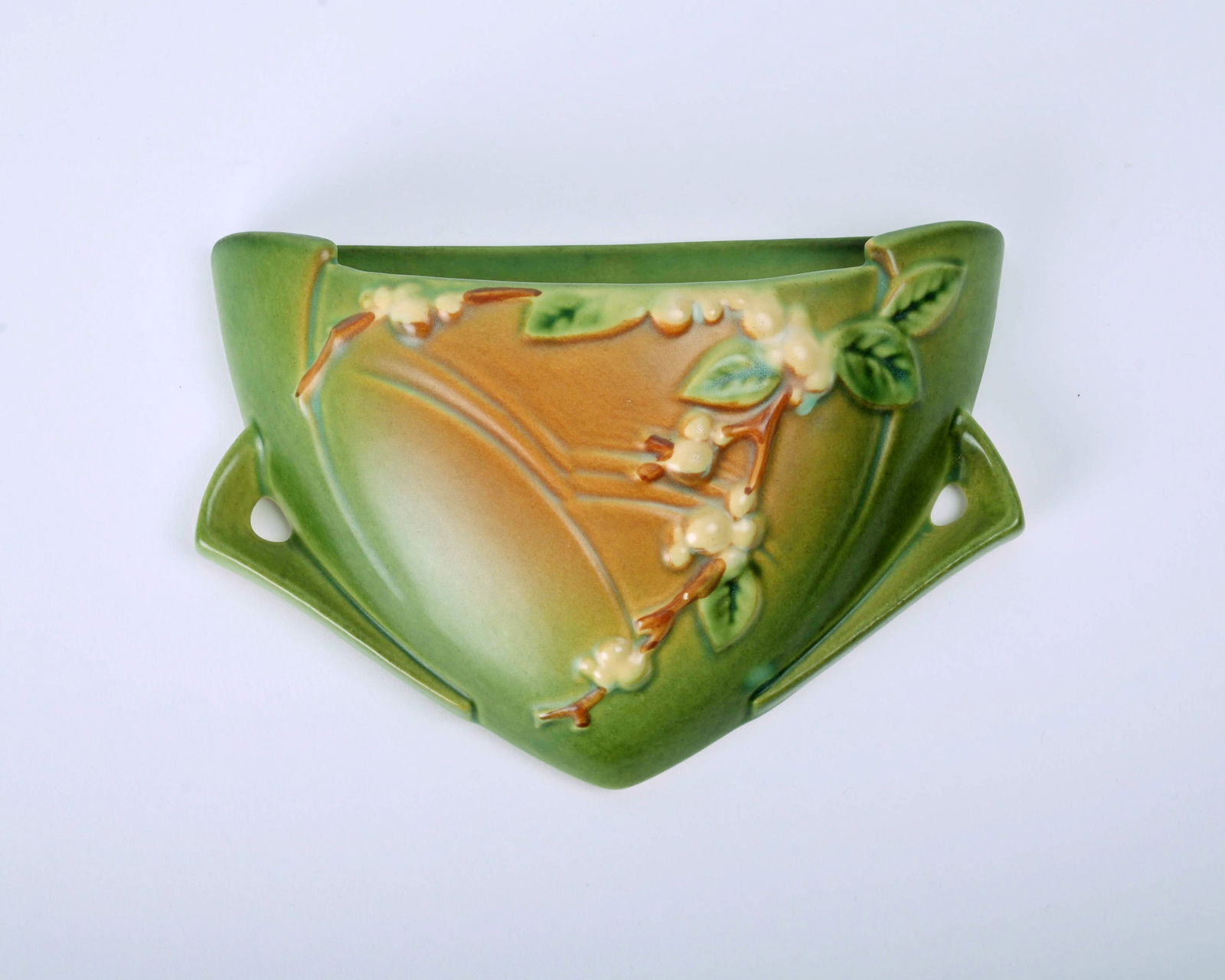 Roseville Pottery Green Snowberry Wall Pocket (1 of 3)