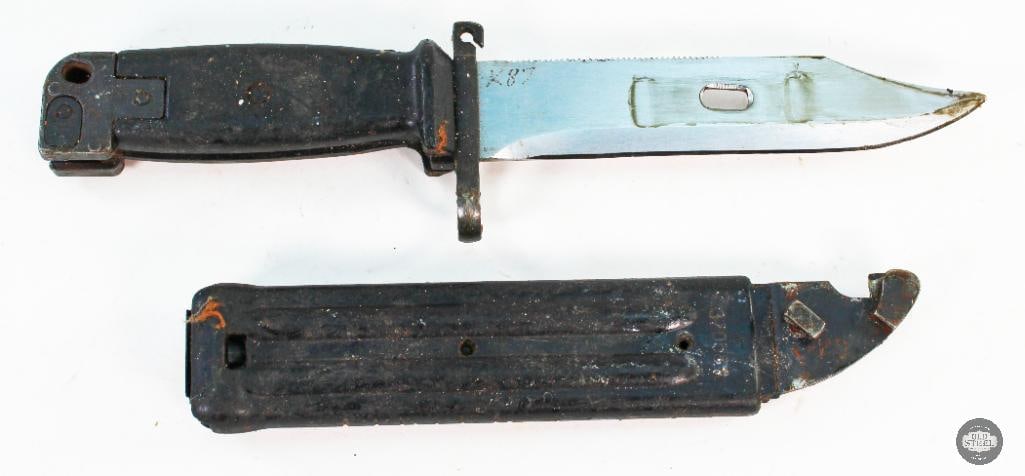 Polish AKM Type II Transitional Bayonet: Up for auction is a Polish AKM Type II transitional bayonet in black. THIS ITEM IS AS PICTURED WITH NO FURTHER ATTACHMENTS. ALL SALES ARE FINAL.