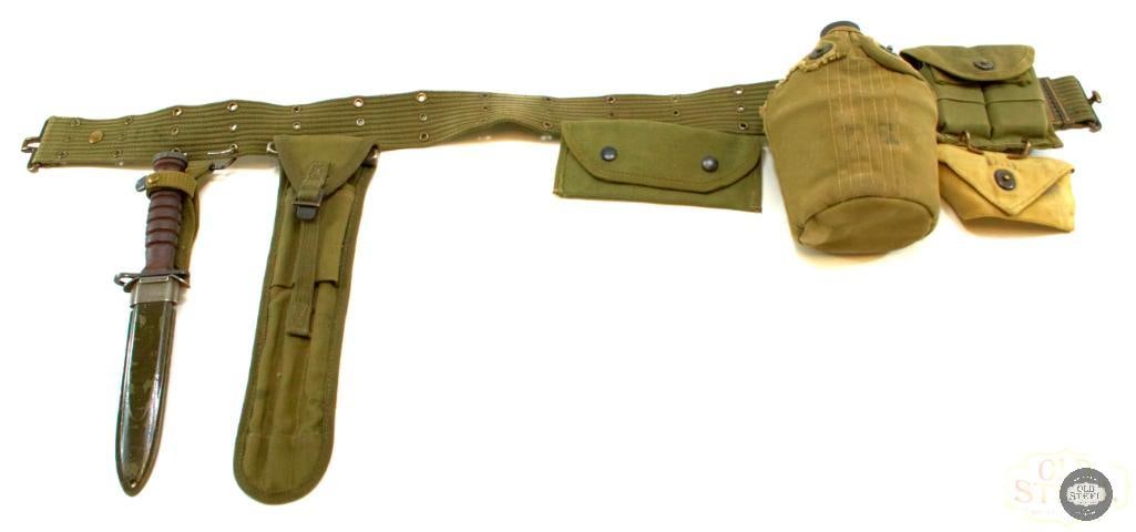 US WWII Era Pistol Belt Kit - M4 Knife - Cleaning Rod - Canteen - Pouches: On offer here is this WWII era US pistol belt kit. The lot features an M4 Bayonet from Camillus, a cleaning rod kit and case, a carrying case pouch, canteen and mess tin with canteen pouch, a twin mag