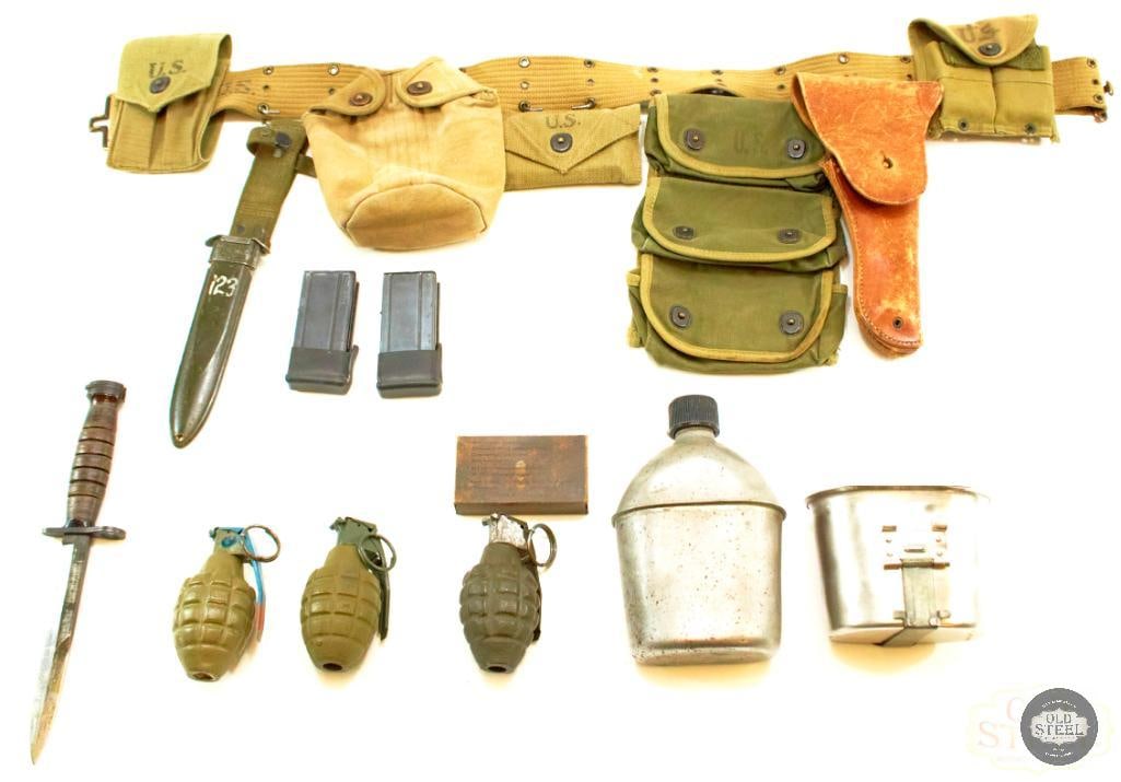 US WWII Era Pistol Belt Kit - M4 Knife - Holster - Pouches - Canteen - Magazines: Here on offer we have a US WWII era pistol belt kit with many accessories. Most of the items are in good condition with no serious problems, however the holster is a bit on the worn side, and the maga