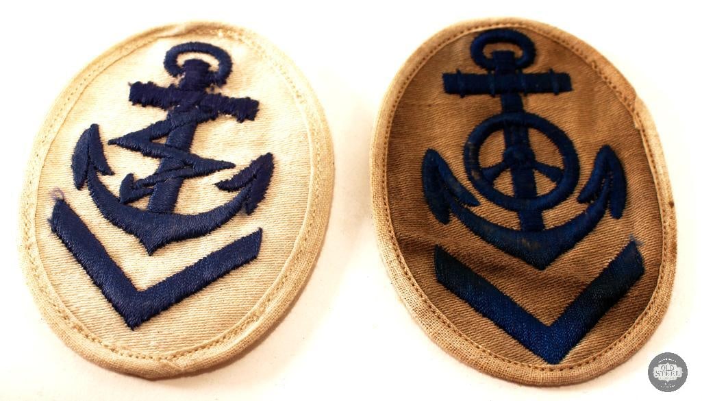 Pair of Kriegsmarine Career Patches - Senior NCOs- Helmsman and Radio Operator - White Uniform Ver.: For this lot we have a selection of two senior NCO career patches of the Kriegsmarine, in their white uniform versions. One is for a helmsman, and the other for a radio operator. 