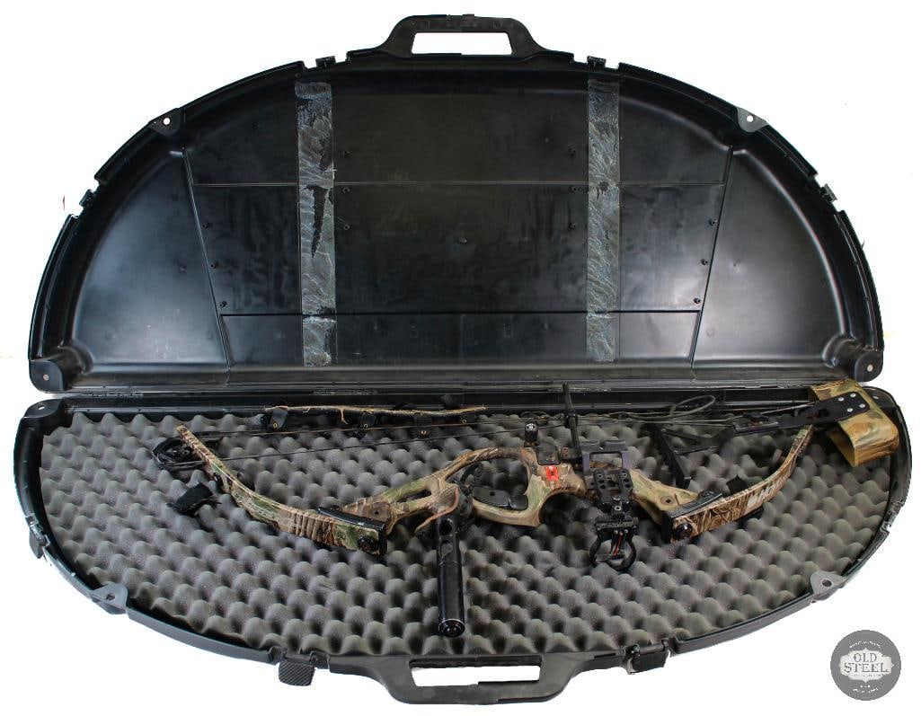 Hoyt Compound Bow and Case Used (1 of 7)