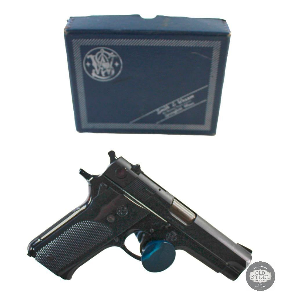 Smith & Wesson Model 59 9mm Pistol with Box and Spare Magazine - FFL: Great condition with an excellent bore. Barrel shows light patina at the breech where there is no bluing. Cyles well. Box has original wax paper inside. 