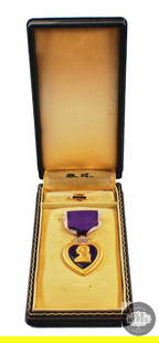Original US Military Purple Heart Award with Case: US Military Purple Heart Award with Case &nbsp;  THIS ITEM IS AS PICTURED WITH NO FURTHER ATTACHMENTS. ALL SALES ARE FINAL. PLEASE REFER TO THE AUCTION DESCRI