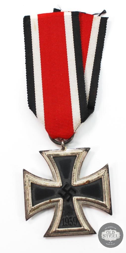 WWII German Iron Cross Second Class Medal (1 of 2)