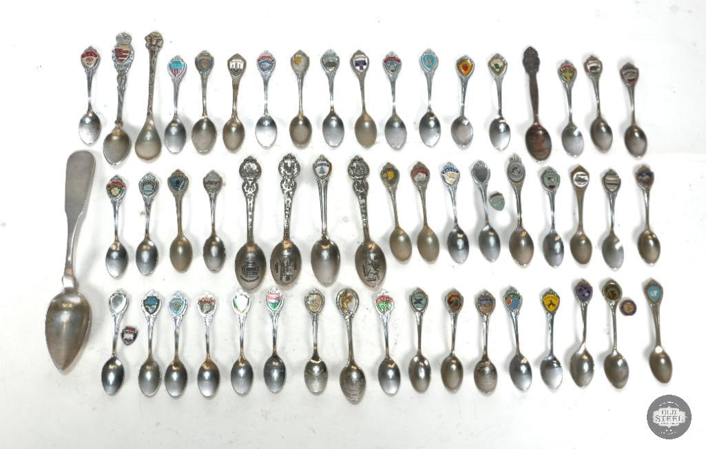 Lot of Collectible State Spoons: Lot of Collectible State Spoons THIS ITEM IS AS PICTURED WITH NO FURTHER ATTACHMENTS. ALL SALES ARE FINAL. PLEASE REFER TO THE AUCTION DESCR
