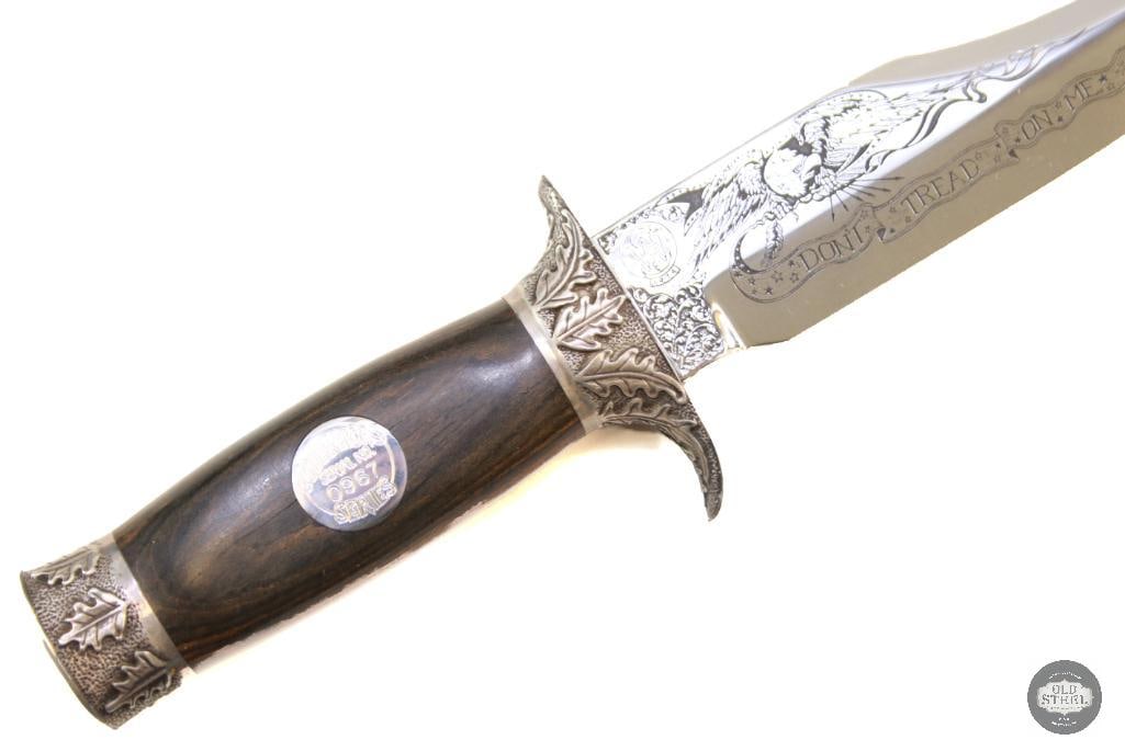 Smith & Wesson Collector's Series Don't Tread on Me Knife with Display Box (1 of 11)