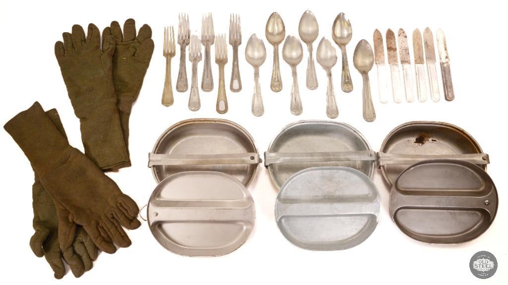 US Army Mess Kits and Gloves (1 of 7)