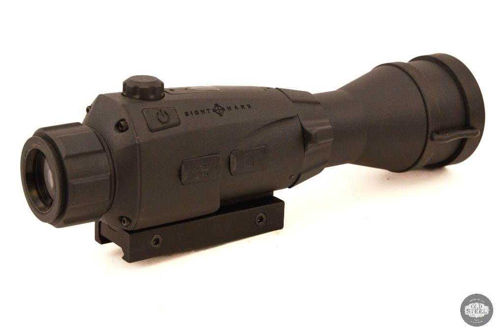 Wraith 4K Max 3-24x50 Digital Rifle Scope in Box (1 of 3)