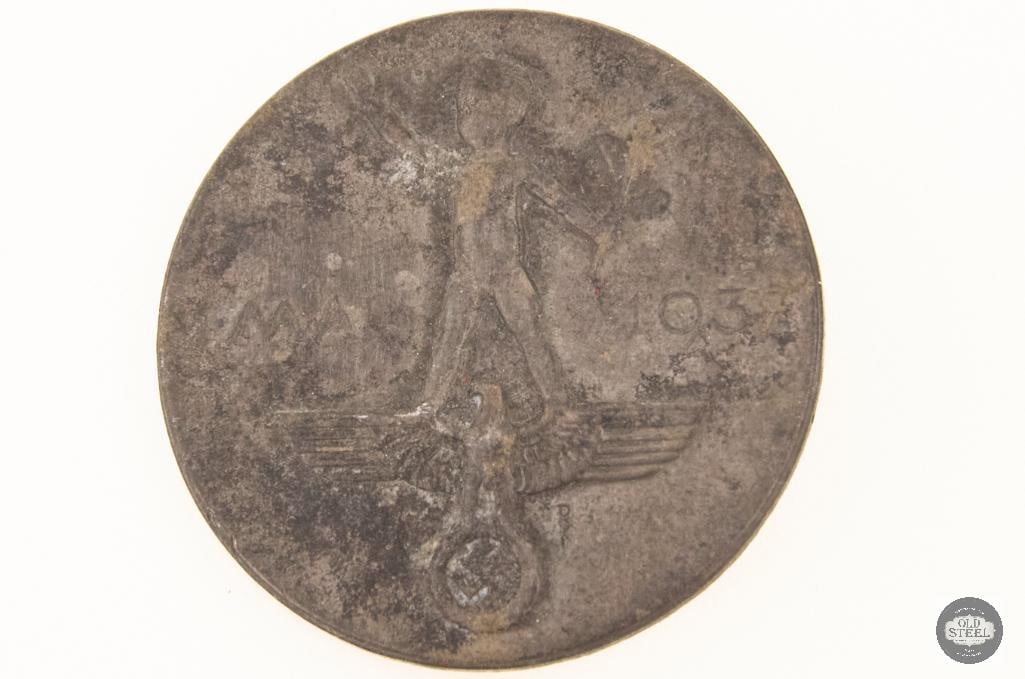 1. Mai 1938" May Day Tinnie: Commemorates the Public Holiday devoted to the German Working Class in 1938 THIS ITEM IS AS PICTURED WITH NO FURTHER ATTACHMENTS. ALL SALES ARE FINAL. PLEASE REFER TO THE AUCTION