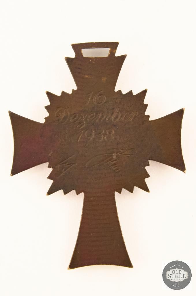 Mothers Cross in Bronze WWII German Medal - 3