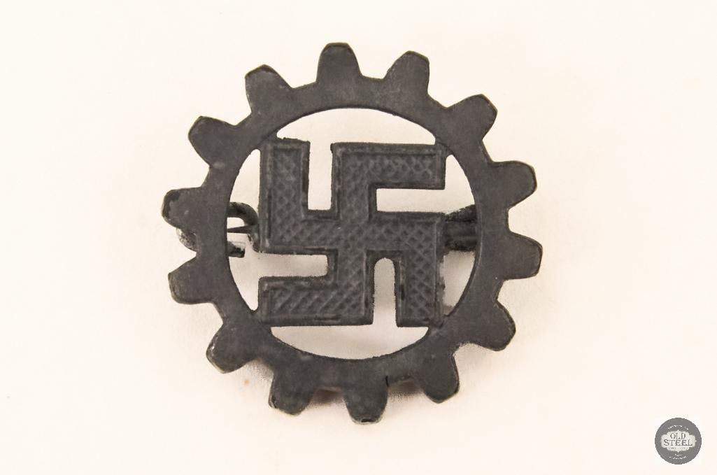 (DAF) Membership Pin World War II German: original World War II German Labour Front (DAF) membership pin,cast tombac construction. THIS ITEM IS AS PICTURED WITH NO FURTHER ATTACHMENTS. ALL SALES ARE FINAL. PLEASE REFER TO THE