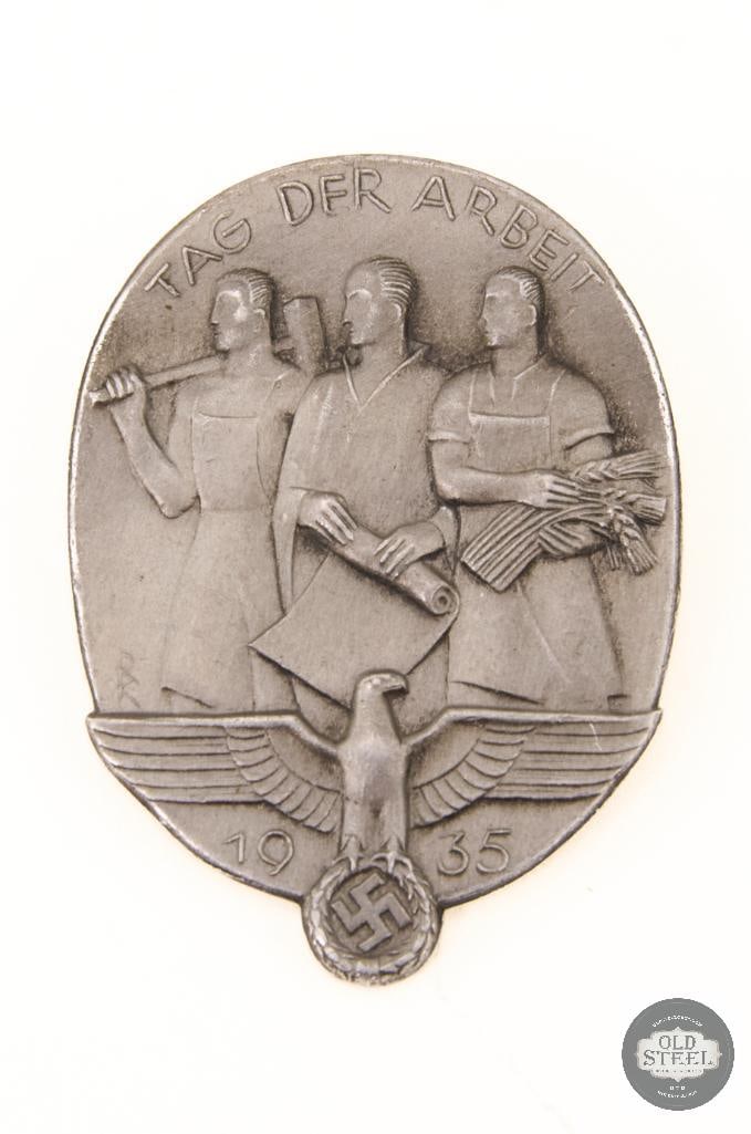 Tag der Arbeit" (Day of Labor) tinnie (1 of 2)