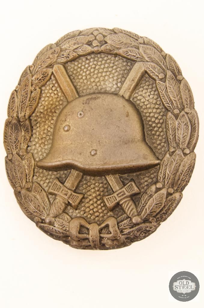 Gold Combat Wound Badge WWI German: WWI German wound badge in gold, Imperial Germany era. Plain stahlhelm indicates Pre-Nazi germany manufacture. THIS ITEM IS AS PICTURED WITH NO FURTHER ATTACHMENTS. ALL