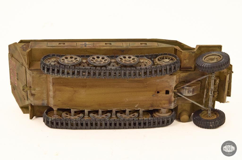 Sd.Kfz. 251/9 Ausf. D "Stummel" half-track, scale model German WWII - 3