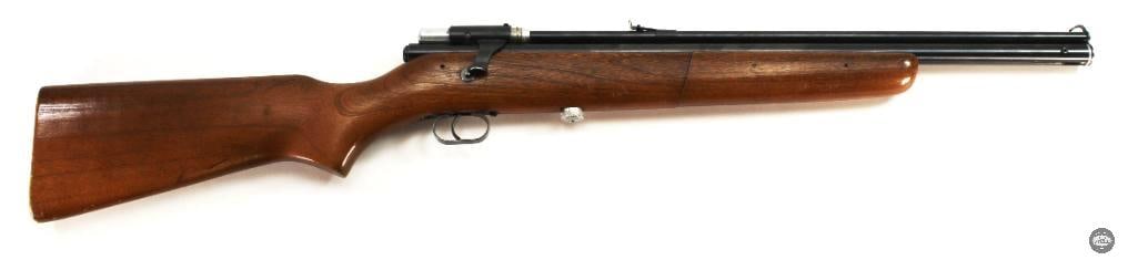 Daisy Model 840/841 .177 Caliber Pump BB Gun: Working condition Daisy Model 840-841 .177 caliber bb gun. Top of the receiver above the loading gate is missing a cross screw. THIS ITEM IS AS PICTURED WITH NO FURTHER ATTACHMENTS.