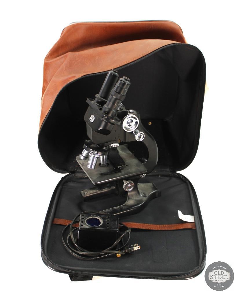 Spencer Buffalo Lab Microscope and Leather Carry Case: A Spencer Buffalo microscope with leather carrying case. Without slides its difficult to fully test but the glass appears clear and the microscope appears in working order. THIS