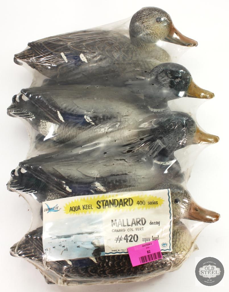 Carry-Lite Mallard Duck Decoys - New Old Stock - 4 Pack: 4 pack of new old stock duck decoys. The following is all data on the label for the discerning bird hunter: Aqua keel standard 400 series. Mallard decoy canard col vert #420 THIS ITEM IS