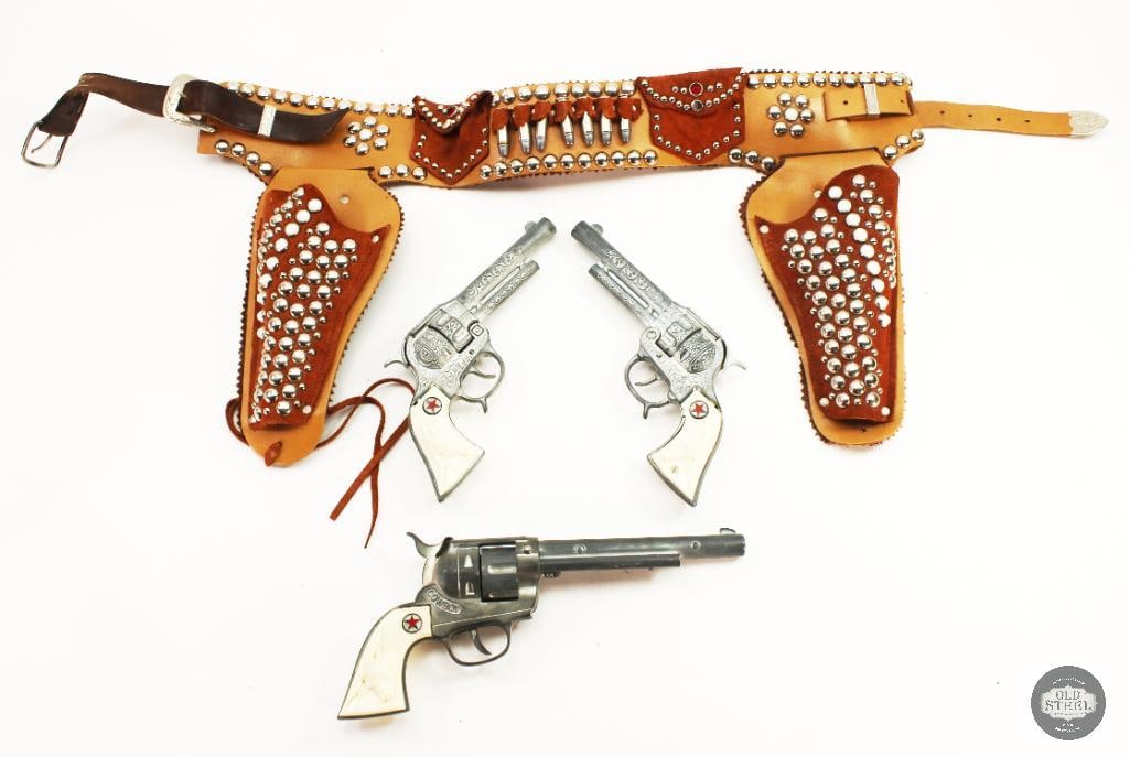 Hubley Texan Jr Cap Gun Brace with Holster and Hubley 45 Colt Cap Gun (1 of 1)