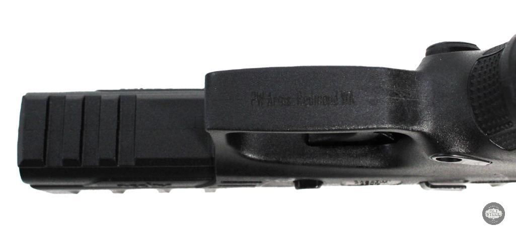 Beretta APX 9mm Luger Pistol with Case - Like New in Box - FFL - 4