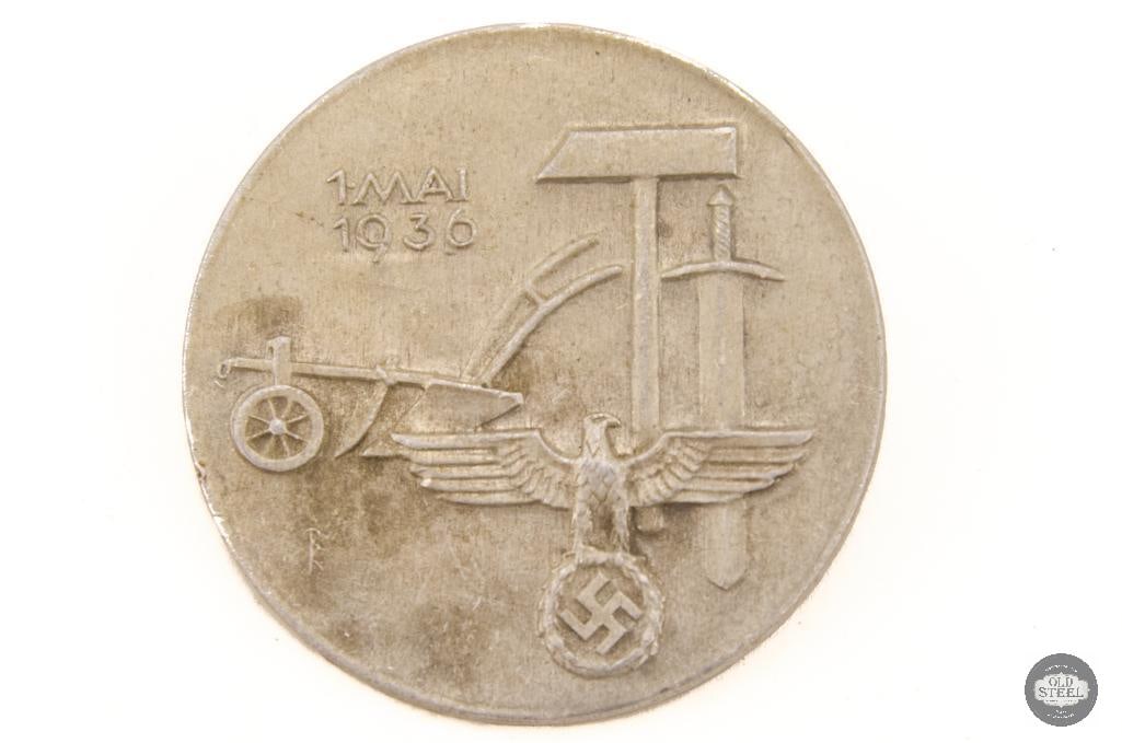 Rare 1936 Nazi labor day badge Original WWII: Rare 1936 Nazi labor day badge Original WWII THIS ITEM IS AS PICTURED WITH NO FURTHER ATTACHMENTS. ALL SALES ARE FINAL. PLEASE REFER TO THE AUCTION DE