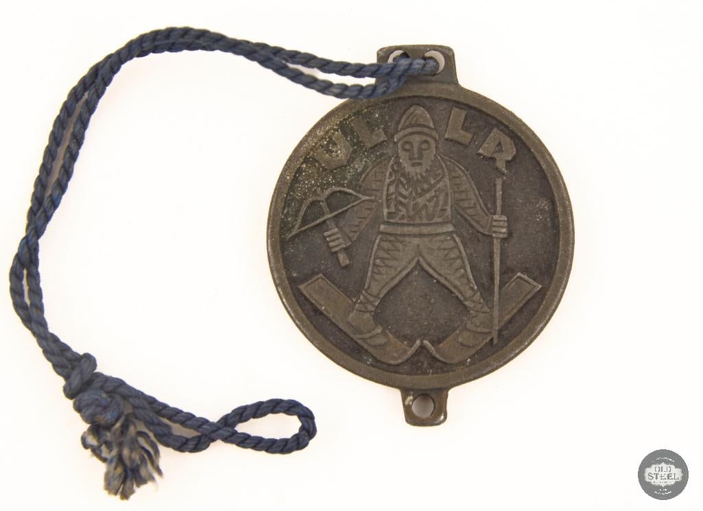 Original ULLR winterspotler schutpatron badge WWII: Original ULLR winterspotler schutpatron badge WWII THIS ITEM IS AS PICTURED WITH NO FURTHER ATTACHMENTS. ALL SALES ARE FINAL. PLEASE REFER TO THE AUCTION DESCRIPTION, LOT