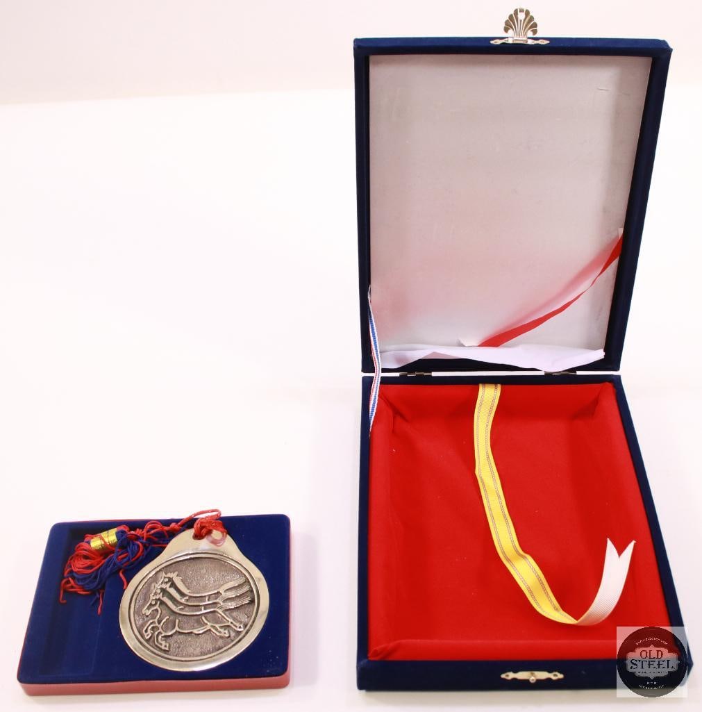 Korean 3 Horse Warrant Medallion with Display Box: Korean 3 Horse Warrant Medallion with Display Box THIS ITEM IS AS PICTURED WITH NO FURTHER ATTACHMENTS. ALL SALES ARE FINAL. PLEASE REFER TO THE AUCTION DESCRIPTION, LOT #1 DESCRIPTION